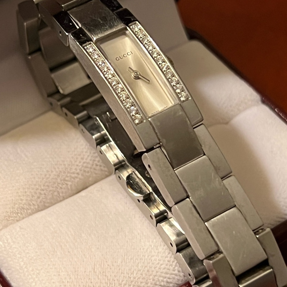Gucci Womens Dial Diamond Set Bezel Watch - Picture 4 of 6